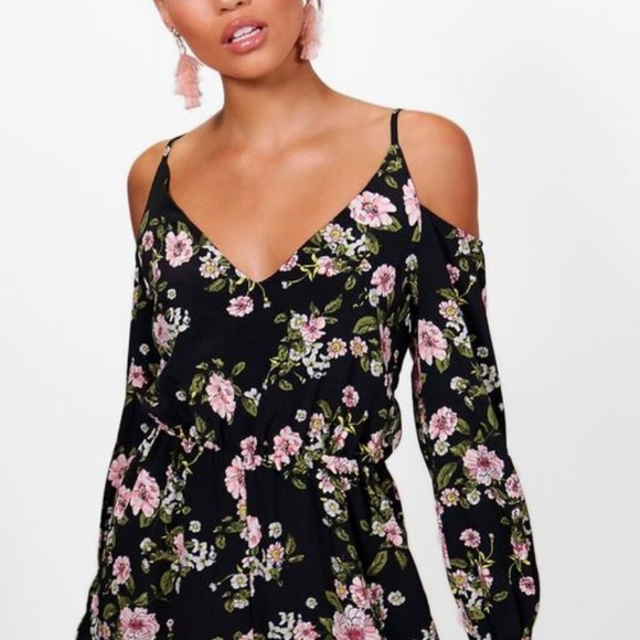 Boohoo Dresses & Skirts - NEW Floral Romper